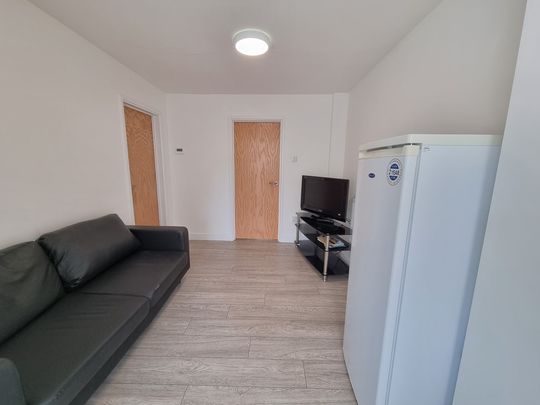 5 Bed Student Accommodation - Photo 1