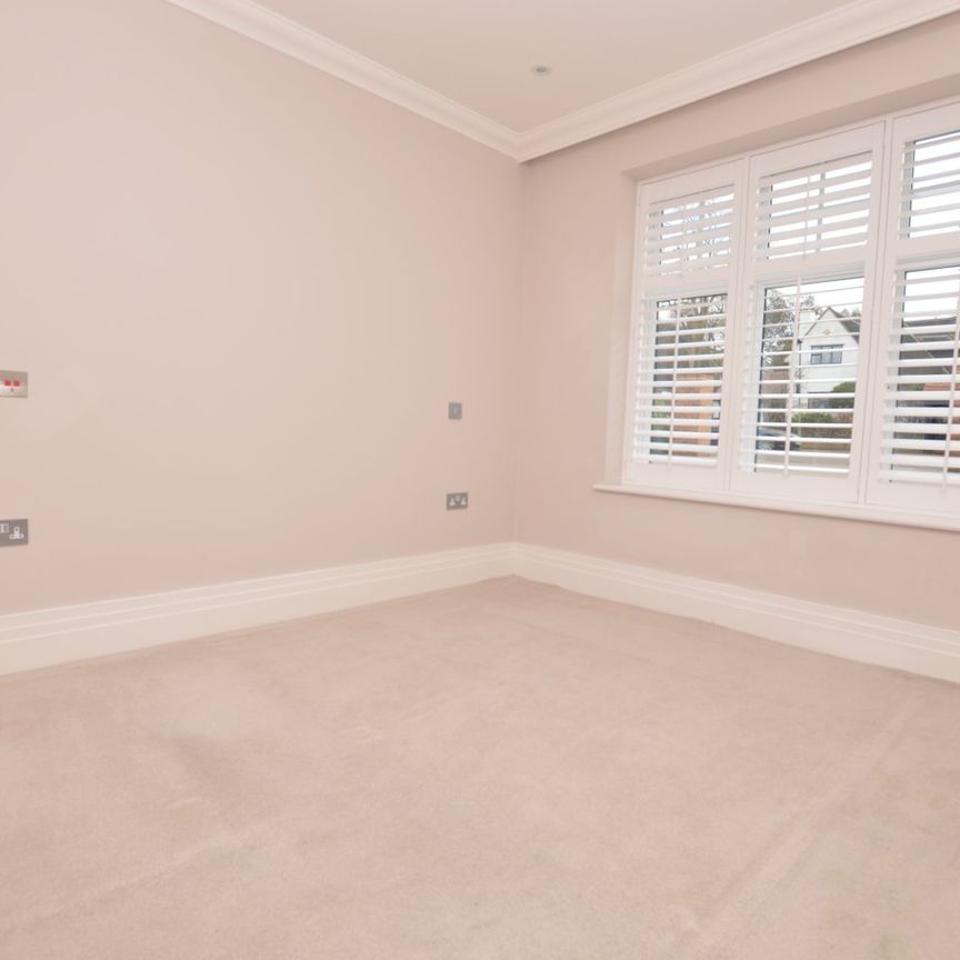 Flat to rent - Park Avenue, Bromley, BR1 - Photo 1