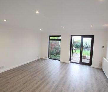 Meadway Drive, Addlestone - 3 bedrooms Property for lettings - Seym... - Photo 1