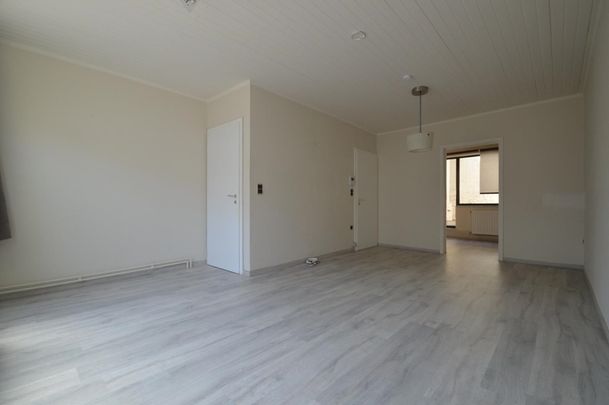 Verzorgd en betaalbaar duplexappartement met terras in het centrum van Bilzen - Foto 1