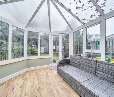 Waterfield Gardens, Crawley, Bewbush - Photo 5