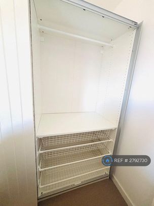 1 bedroom in a flat share to rent - Photo 1