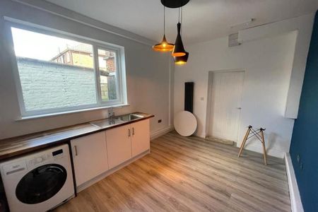 1 bedroom in a house share to rent - Photo 5
