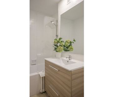 Wide and cozy room in he north of Madrid. - Photo 5