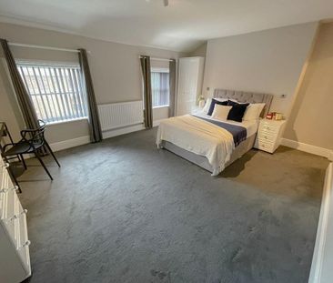 6 bedroom terraced house to rent - Photo 4