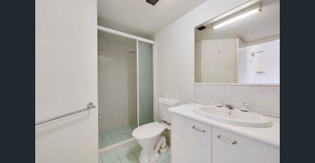 Top-Floor Coastal Living - furnished 1 bedroom - Photo 5