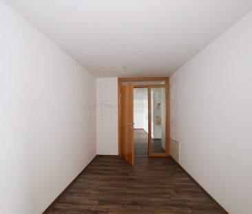 Gemütliche 2-Raum-Wohnung mit Dachterrasse und moderner Einbauküche! - Photo 1