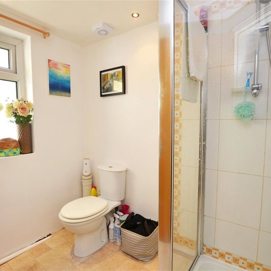 Broad Street, Teddington, TW11 - Photo 1