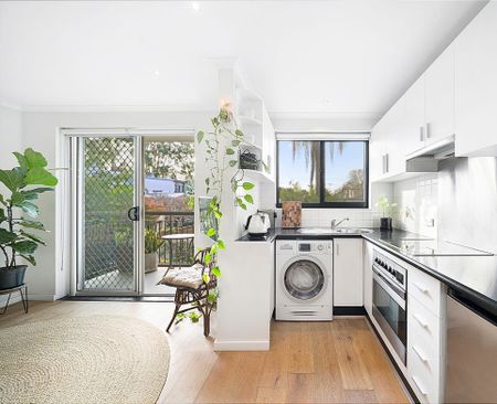 Sunny North-Facing Surry Hills Apartment - Photo 3