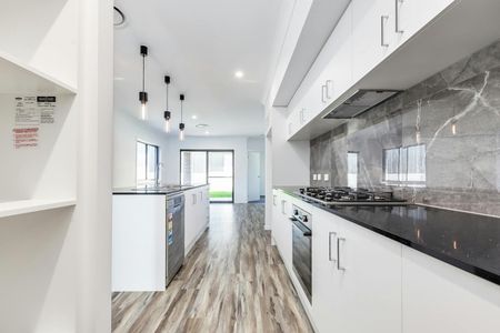 Four Bedroom Home! - Photo 2