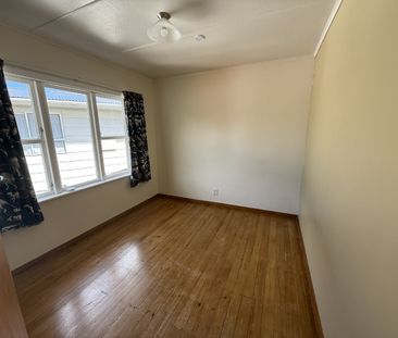 136 Broderick Street, Johnsonville - Photo 3