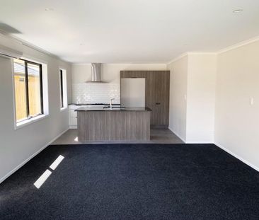 Walk to Rototuna High School - Photo 6