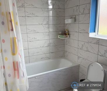 1 bedroom in a house share to rent - Photo 5