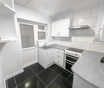 2 bedroom maisonette to rent - Photo 2