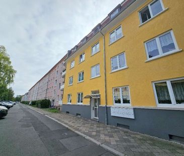 - Familienfreundliche Wohnung mit Balkon - - Photo 2