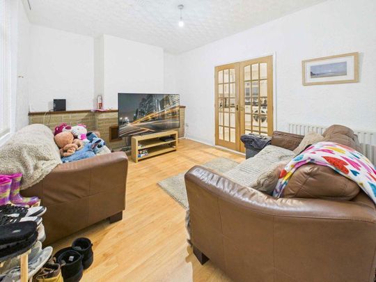 3 bedroom terraced house to rent - Photo 1