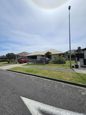 Spacious 3/4 bedroom home in sought after area in Paraparaumu - Photo 3