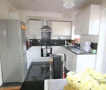 Cricklade Avenue, Romford, RM3 - Photo 1