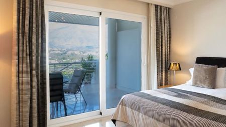 3 bedroom luxury Apartment for rent in Nueva Andalucia, Andalusia - Photo 3