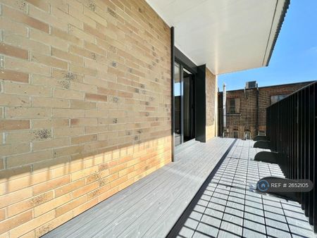 2 bedroom flat to rent - Photo 3