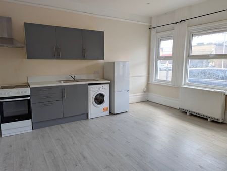1 Bed Flat, Green Lanes, N13 - Photo 4