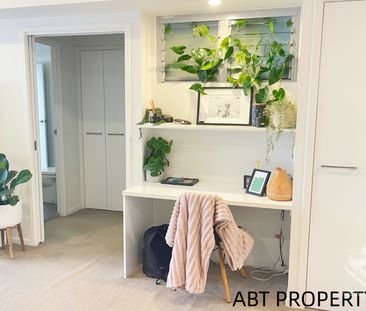 Unbeatable Location, Ground Floor With A Big Courtyard. Walk To Tra... - Photo 5