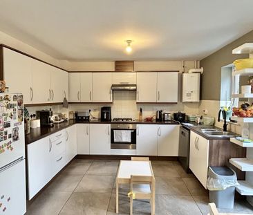 4 bedroom end of terrace house to rent - Photo 2