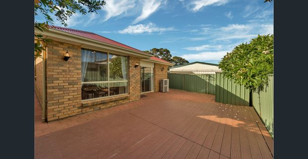 Conveniently located with ample entertaining areas！ - Photo 1