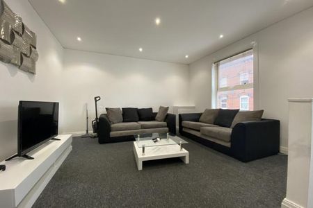 Granby Grove , - Photo 4
