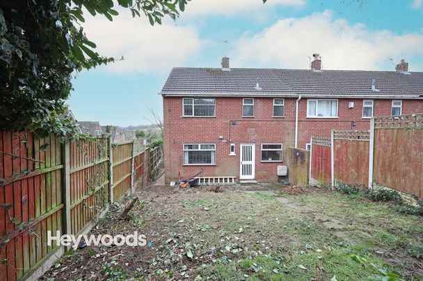 3 bed end of terrace house to rent in Humber Way, Newcastle-under-Lyme, Staffordshire - Photo 1