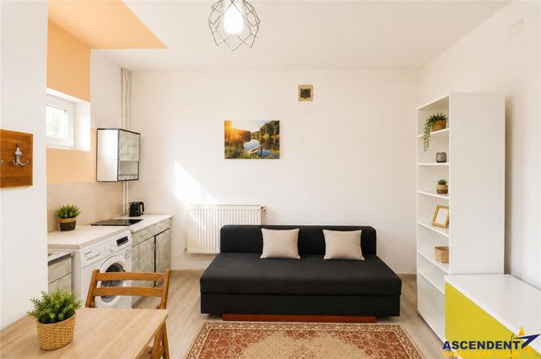 Garsoniera in vila, baie si bucatarie proprie, acces aproape - Fotografie 1