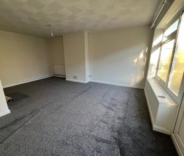 3 bedroom end of terrace house to rent - Photo 1