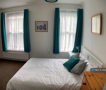 1 bedroom in a house share to rent - Photo 3