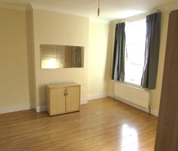2 bedroom maisonette to rent - Photo 2