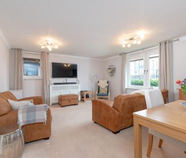 3 bedroom flat to rent - Photo 2