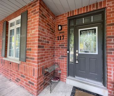 Townhouse For Lease | N8131680 - Photo 5