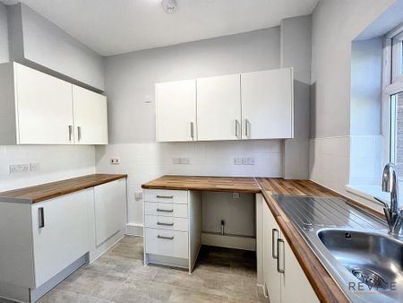 3 bedroom terraced house to rent - Photo 3