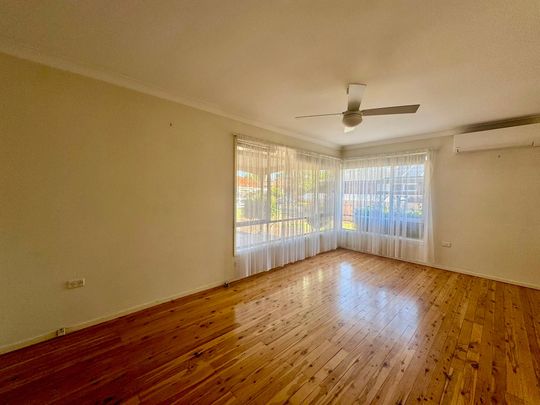 SPACIOUS 3-BEDROOM HOME IN A QUIET SPEERS POINT LOCATION - Photo 1