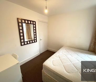 6 bedroom terraced house to rent - Photo 4