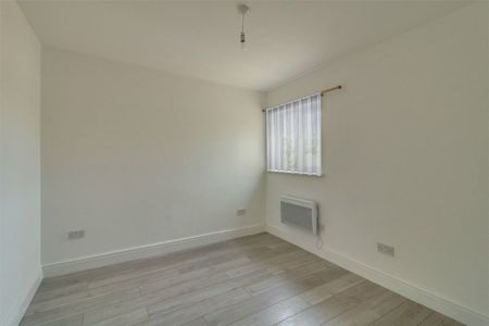 Ground Lane, Hatfield, AL10 - Photo 2