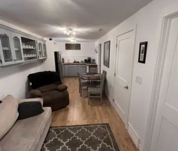 Recentl renovated 1 bed unit in quiet neighbourhood | Calgary - Photo 1