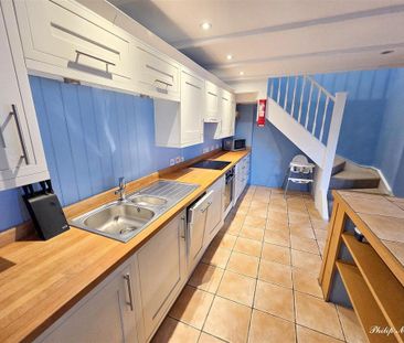 2 bedroom end of terrace house to rent - Photo 6