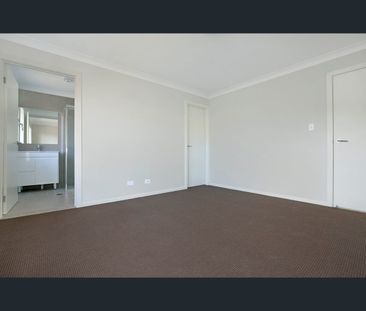 1/166 Shearwater Dr, Lake Heights, NSW 2502 - Photo 4