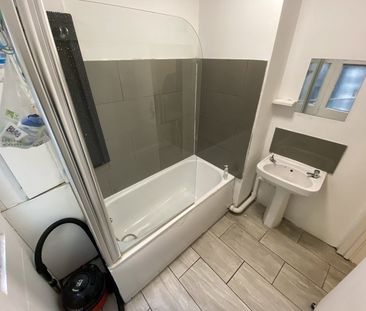 Room in a Shared House, Recreation View, LS11 - Photo 4