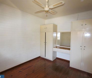 WELL PRESENTED UNIT IN EXCELLENT LOCATION - Photo 5