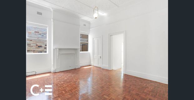 Charming + Fresh - Photo 1