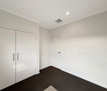 🏡 4-Bedroom House in Eynesbury - Photo 2