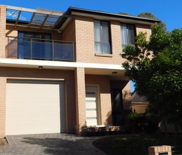 Bright Spacious Four (4) Bedrooms Duplex - Peakhurst - Photo 5