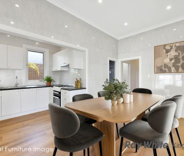 Spacious four bedroom house in perfect position - Photo 2