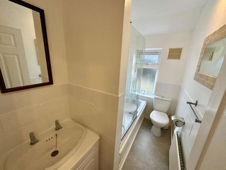 2 bedroom terraced house to rent - Photo 2